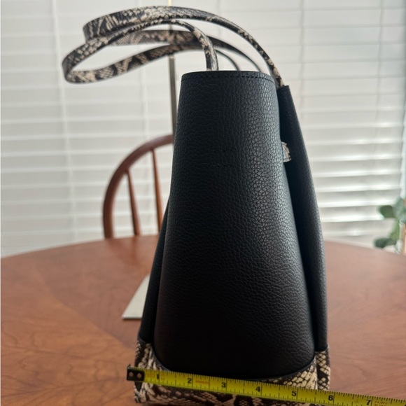 Michael Kors purse - Picture 4 of 9